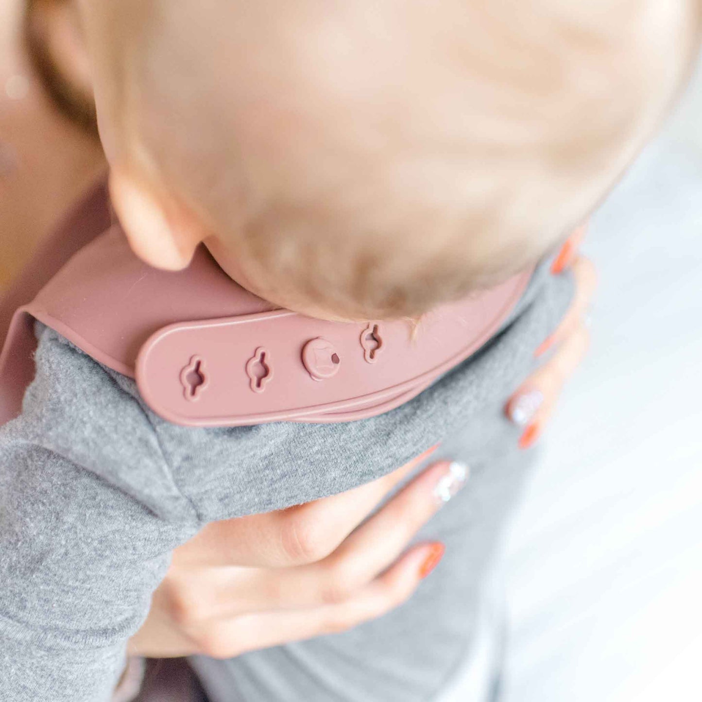 silicone bucket bib, baby feeding bib, silicone pocket bib, mauve baby bib