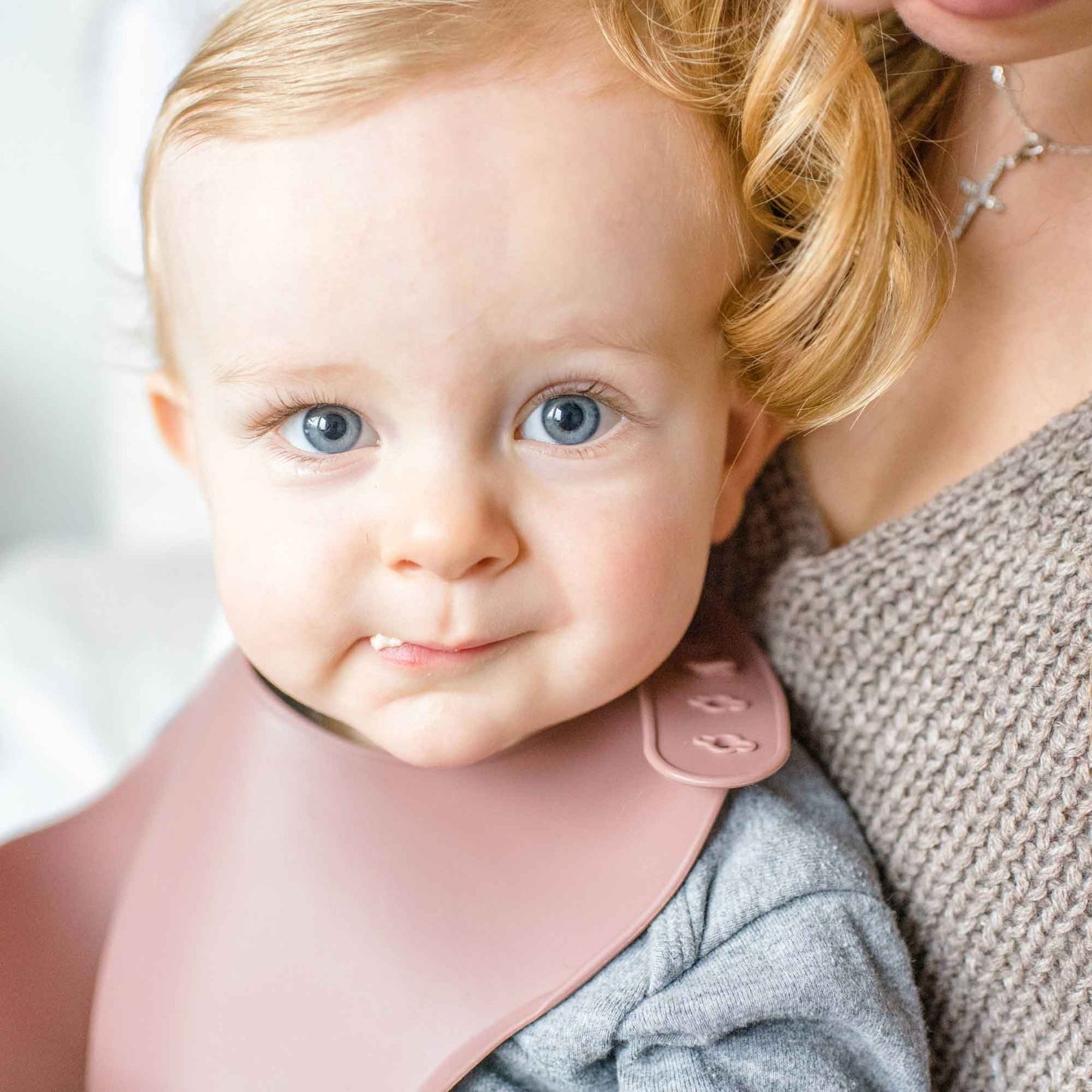 silicone bucket bib, baby feeding bib, silicone pocket bib, mauve baby bib