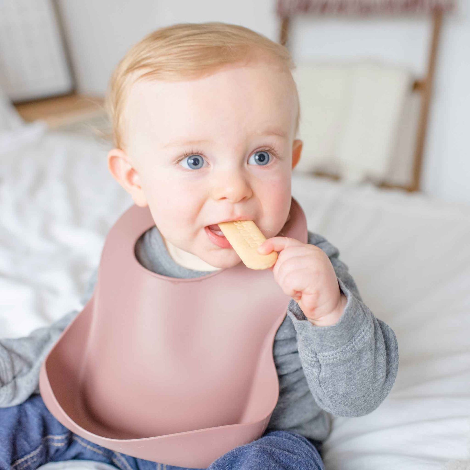 silicone bucket bib, baby feeding bib, silicone pocket bib, mauve baby bib