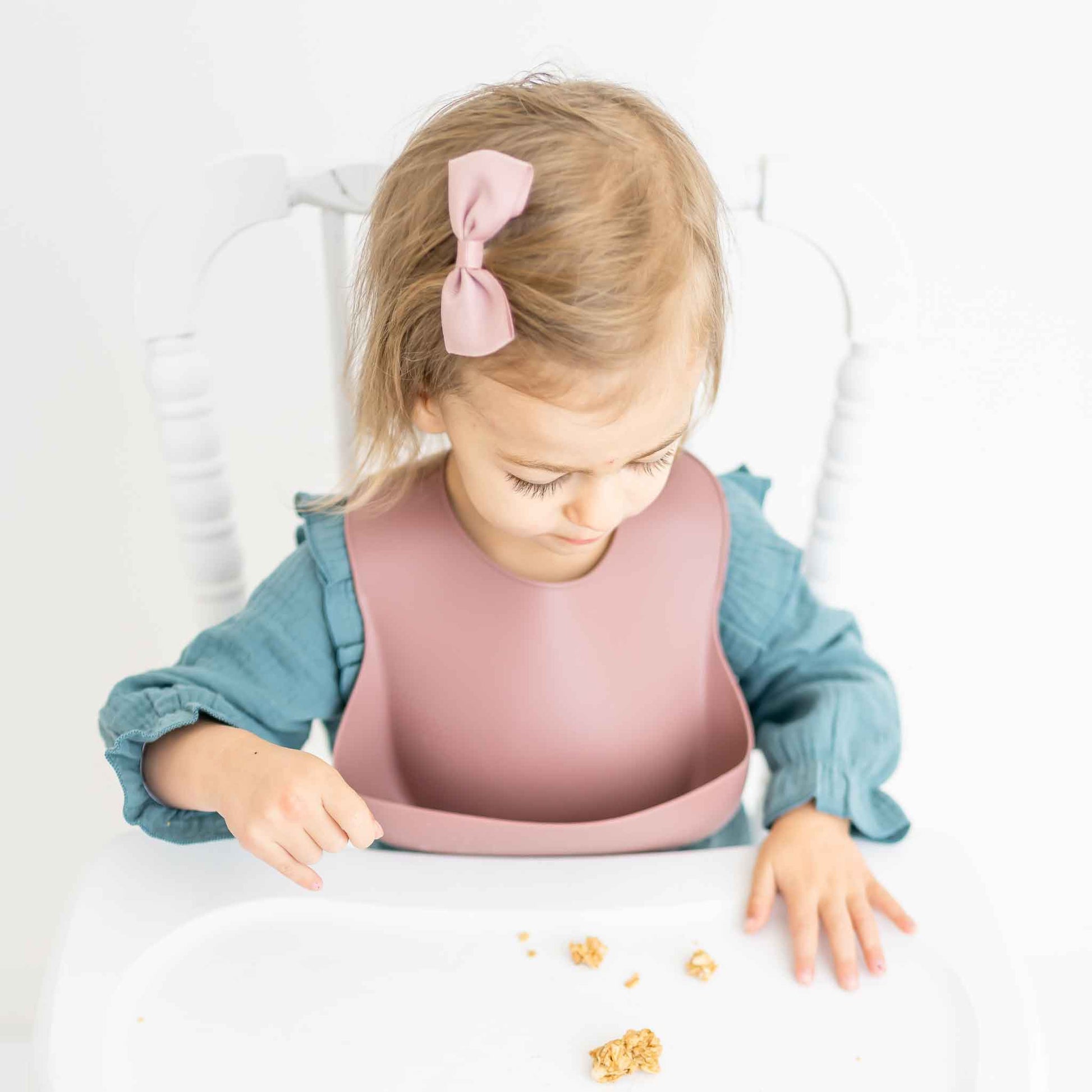 silicone bucket bib, baby feeding bib, silicone pocket bib, mauve baby bib